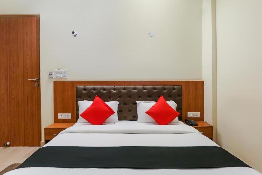 Capital O Bvh Hospitality Near Pvr Ansal Plaza Greater Noida Hotel Exterior photo