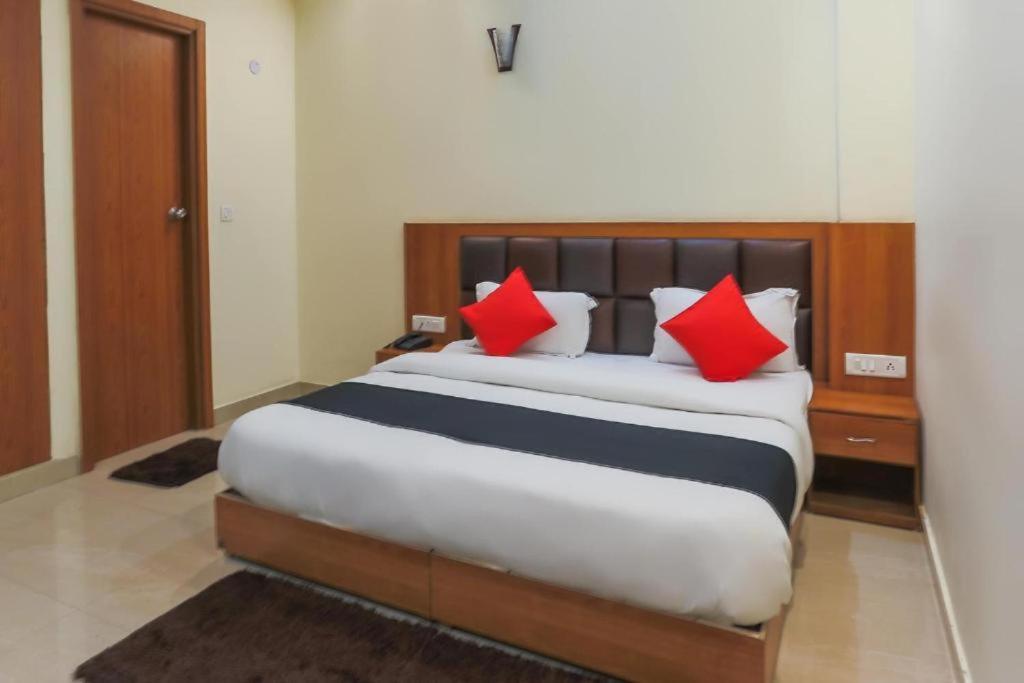 Capital O Bvh Hospitality Near Pvr Ansal Plaza Greater Noida Hotel Exterior photo