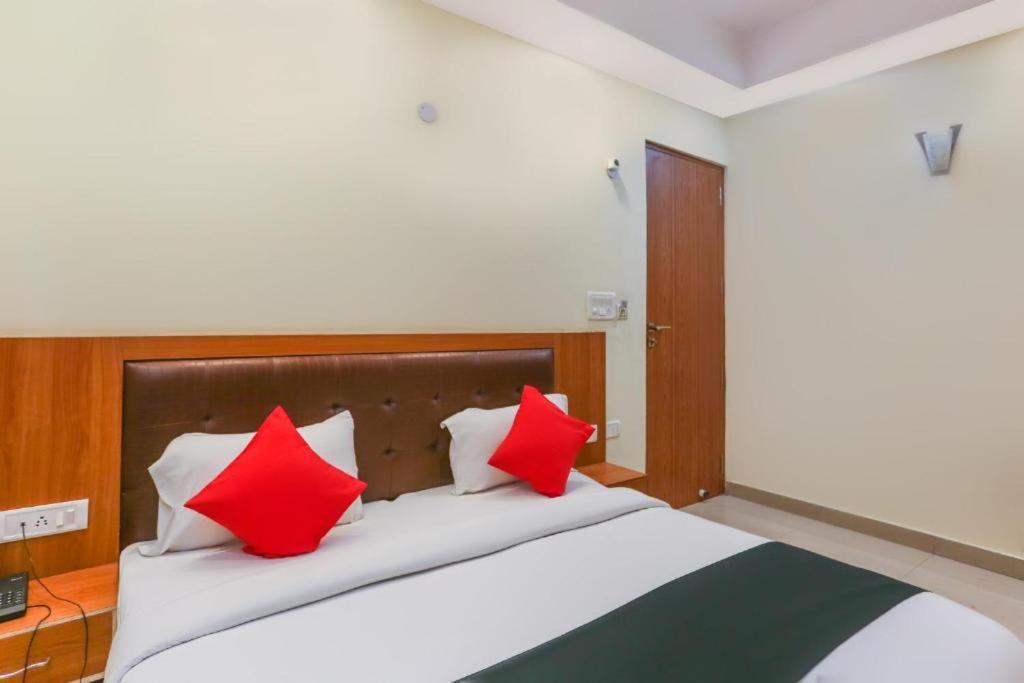 Capital O Bvh Hospitality Near Pvr Ansal Plaza Greater Noida Hotel Exterior photo