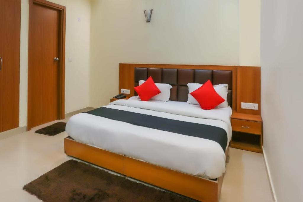 Capital O Bvh Hospitality Near Pvr Ansal Plaza Greater Noida Hotel Exterior photo